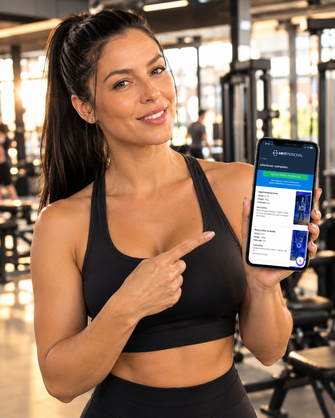 Aluna treinando na academia com o app Fit em 30